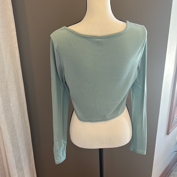 Long sleeve green crop top - Picture 3 of 4
